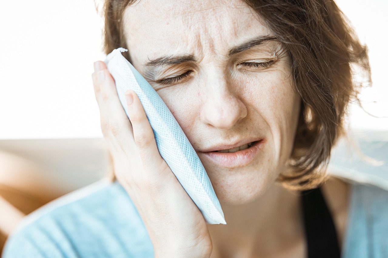 Girl, ice pack, toothache — Dr. Andrew Gomes: Advanced Neuroimaging Techniques for Traumatic Brain Injury
